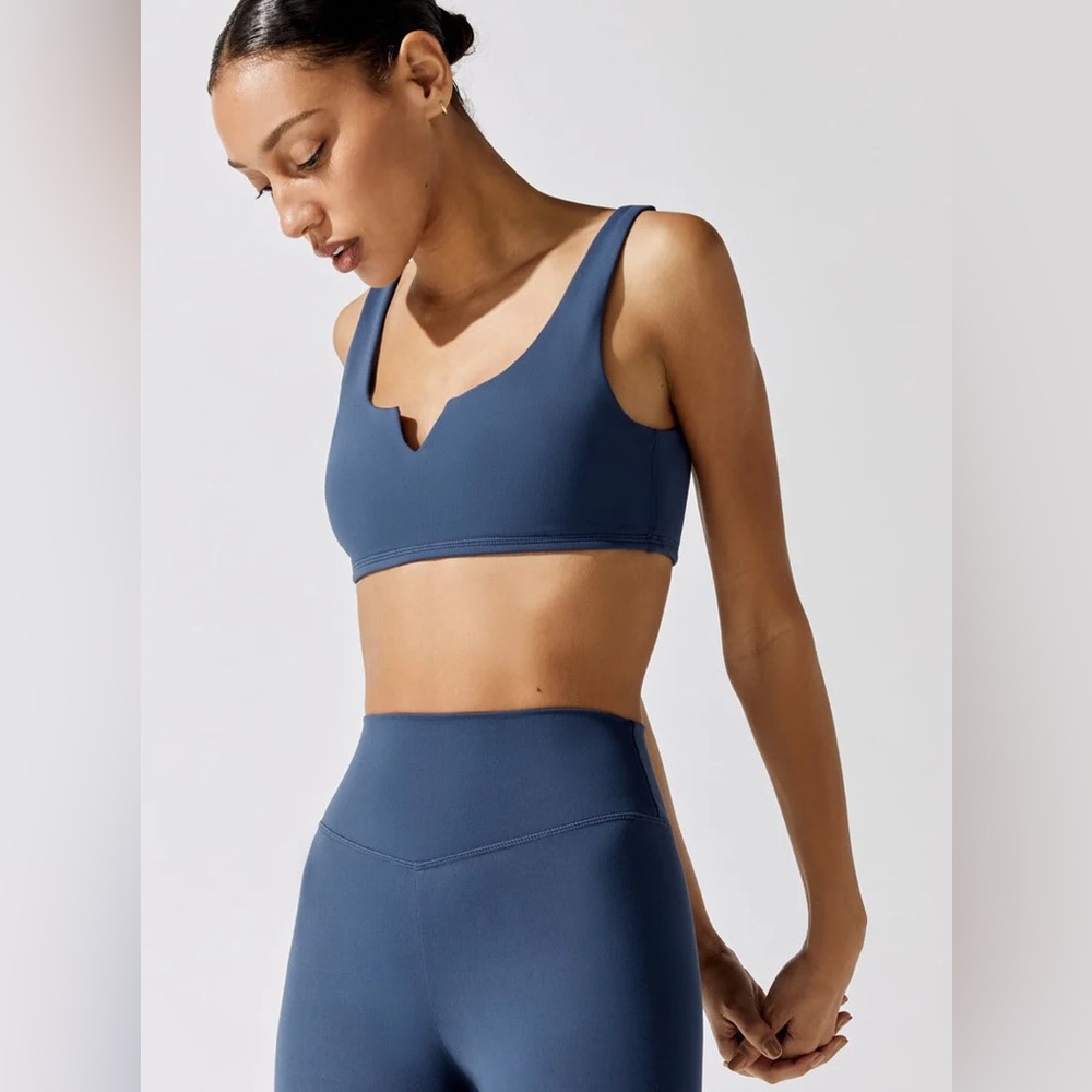 WeWoreWhat matching set high waisted scrunch leggings and matching bra